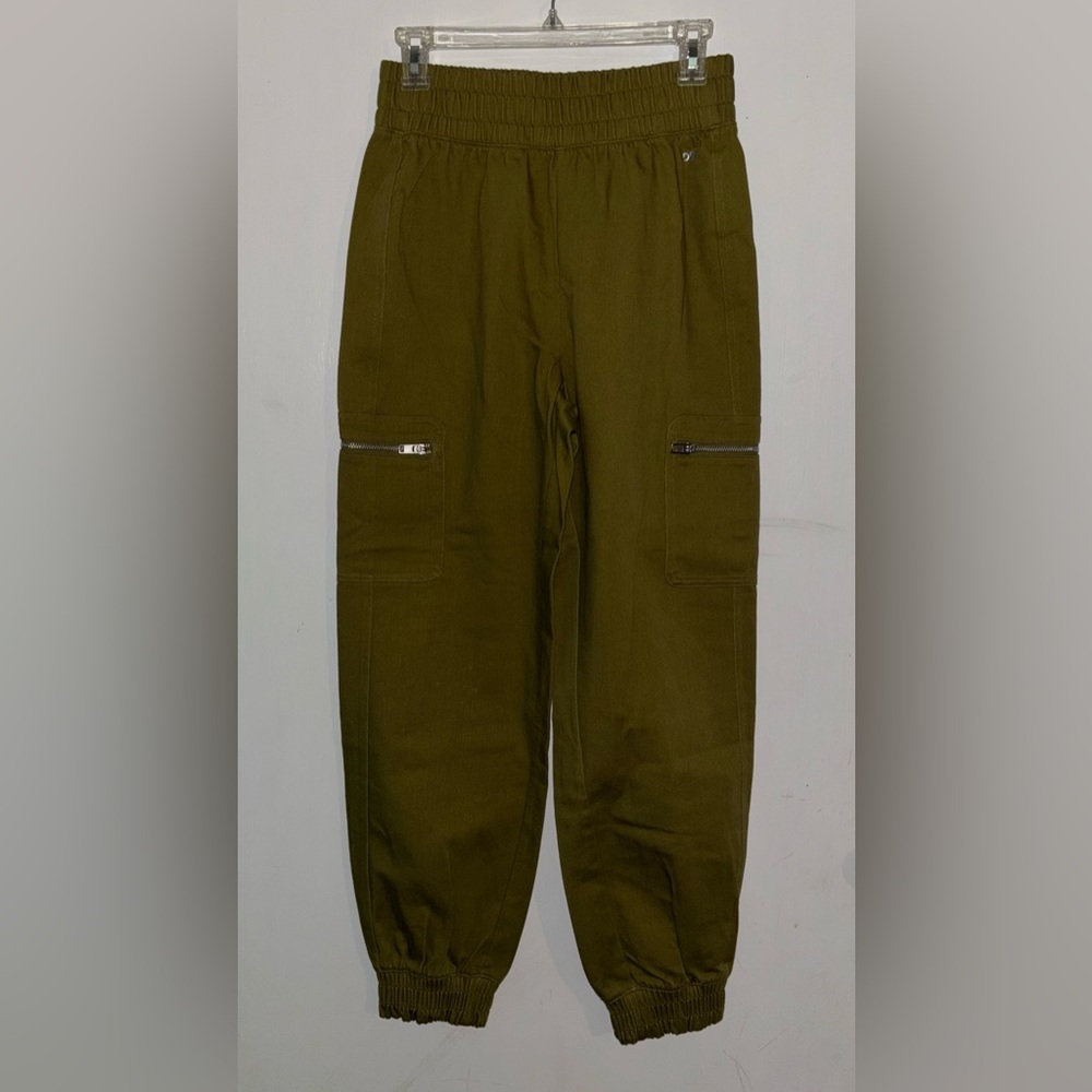 NWT Dicks Sporting Goods Dark Green Women’s Cargo Joggers with Zipper pockets.